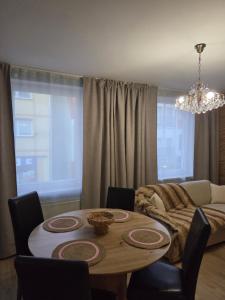 a living room with a table and a couch at Apartament Lipowa Centrum in Mrągowo