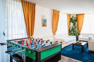Biliár nebo kulečník v ubytování Hotel Meridianus