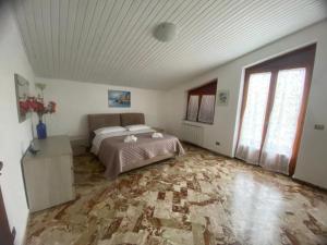 a large bedroom with a bed and a large window at Sole di Lercara in Lercara Friddi