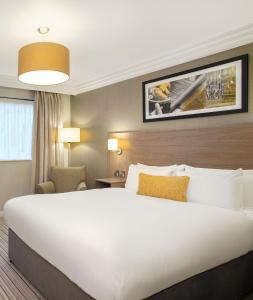 a large white bed in a hotel room at Leonardo Hotel and Conference Venue Hinckley Island in Hinckley +25 photos