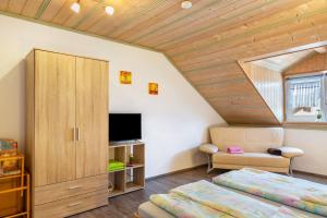 a attic bedroom with a bed and a window at Die Moderne Fewo in Breitenberg