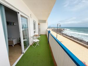 a balcony with a view of the beach at Apartamento Maye in Bajamar