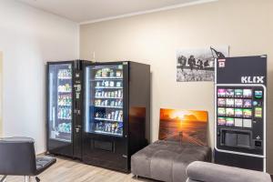 a room with two soda machines and a couch at Ferienhaus 34 in Zadelsdorf