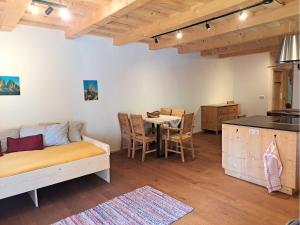 a bedroom with a bed and a table and a kitchen at Hüthis Waldidylle in Dambach