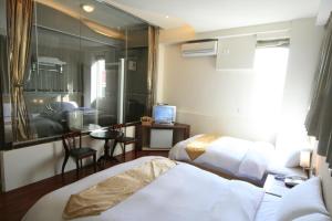 Postel nebo postele na pokoji v ubytování Ri Yue Hu Pan Resort + 16 fotografií