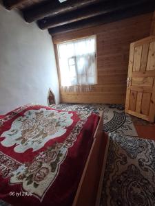 a bedroom with a large bed in a room with a window at Elvin in Küsnǝtqazma