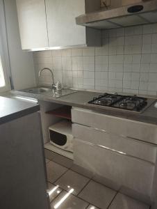 a kitchen with a stove and a microwave in it at Alice House in Arceto +17 photos
