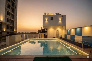 a swimming pool on the roof of a building at Hotel Rallentino in Kota