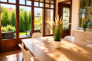 a dining room with a wooden table and chairs at Chalet Bilbao-Aeropuerto in Sondika