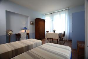 Un pat sau paturi într-o cameră la Villa D'Azeglio