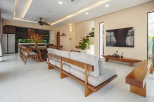 a living room with a couch and a table at Sunrise Villa BT09-A02 Vlasta Sam Son in Trương Tần