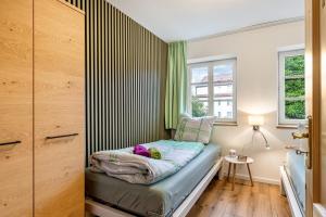 a small bed in a room with a window at Zeitlos Wriezen 2 in Wriezen