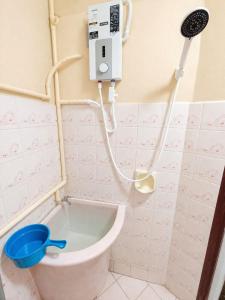 a bathroom with a toilet and a bath tub at HM SweetRest HOTEL in Changlun +22 photos
