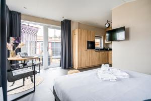a hotel room with a bed with towels on it at Vakantiepark de Meerpaal in Zoutelande