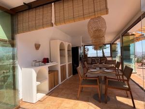 a kitchen and dining room with a table and chairs at Finca Sonrisa in Alhaurín el Grande