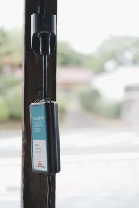 a smart phone is attached to a pole at 日和のすみか in Ichihara