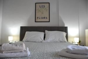 a bedroom with a bed with two towels on it at Sxoleio Apartment in Kamariotissa