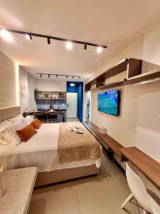 a large bedroom with a large bed and a kitchen at Desing Studio, luxo e Moderno Vila Velha-ES in Vila Velha