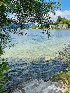 a view of a body of water at See Apartment Traunsteinstrasse in Gmunden