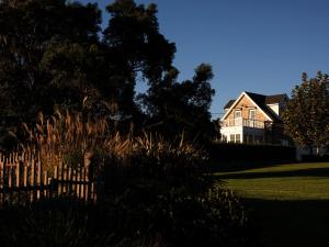 a house with a fence in front of a yard at Linnaeus Farm, Berry - by Linnaeus Collection in Berry