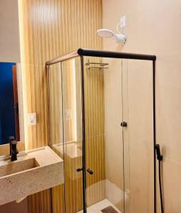 a bathroom with a shower and a sink at Desing Studio, luxo e Moderno Vila Velha-ES in Vila Velha +7 photos