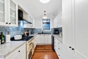 Gallery image of Wattlebird Cottage managed by Batemans Bay Accom in Moruya Heads