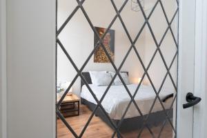 a room with a bed through a glass wall at Zwaluwenburg 4 in 't Harde
