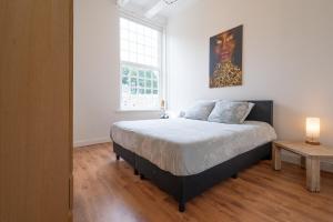 a bedroom with a bed and a painting on the wall at Zwaluwenburg 4 in 't Harde