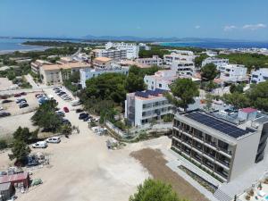 an aerial view of a city with a parking lot at Apartamentos Can Pitet in Es Pujols
