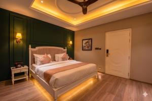 a bedroom with a large bed with a green wall at The Sunder Palace-Jaipur City Centre Hotel in Jaipur