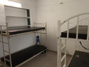 a room with two bunk beds in a room at White House KMCT in Kapūrwāhāl