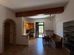 a living room with a table and a kitchen at Casa Ninni in Casalino +25 photos