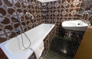 A bathroom at Hotel Pod Šaumburkem