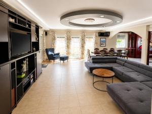 a living room with a couch and a tv at 21 Star Residence in Darnózseli