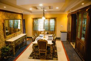 a dining room with a table and a sink at Devi Aura Villa in Burhānilkantha