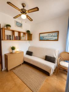 a living room with a couch and a ceiling fan at Mabre view in La Mata