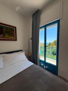 a bedroom with a bed and a large window at ARTEAMARE in Vignanotica in Mattinata