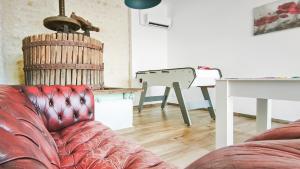 a living room with a couch and a piano at Les 4 AS de Jaunay, Intime, Jacuzzi in Jaunay-Clan