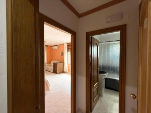 a hallway with a door leading to a bedroom at Hotel Entrelagos in Ruidera +18 photos