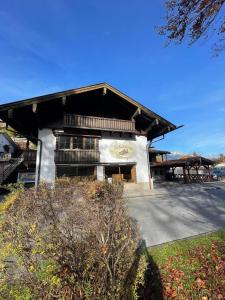 a building with a sign on the side of it at Schuhhaus Biberger - Fewo Lukas in Schönau am Königssee
