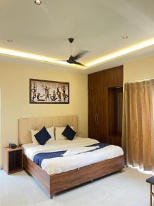 a bedroom with a large bed in a room at RS Galaxy Near AIMS Rishikesh in Rishīkesh