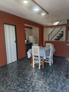 a dining room with a table and chairs and a kitchen at depto felix 1 in Santa Rosa