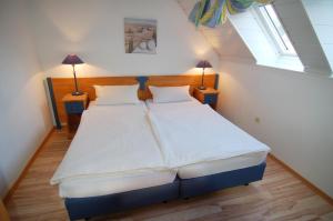 Postel nebo postele na pokoji v ubytování Hotel Auf Dem Langenhof Wunstorf