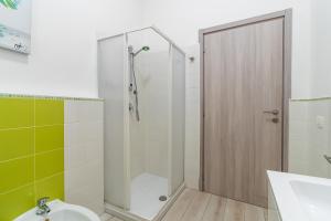 a bathroom with a shower with a toilet and a sink at Villa Anny Fronte Mare in Avola