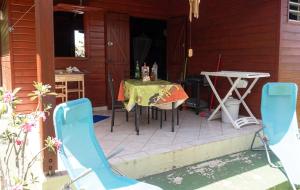 a patio with a table and chairs on a porch at Bungalow charmant au Gosier in Le Gosier