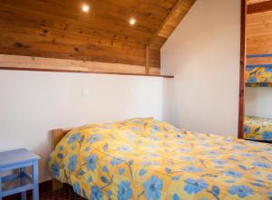 a bedroom with a bed and a wooden ceiling at Chalet charmant au Tholy avec piscine partagée in Le Tholy +15 photos