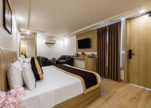a hotel room with a bed and a living room at Hotel The Venue At Delhi Airport IGI in New Delhi