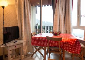 a table with a red and white polka dot table cloth at Studio chaleureux à Uvernet-Fours, 25m² avec vue montagne in Uvernet