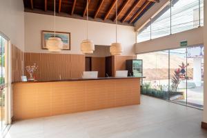 an office lobby with a reception counter and windows at Pousada D' Areia in Barreirinhas