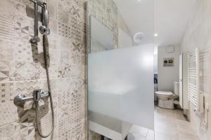 a bathroom with a shower and a toilet at Villa Sandra - Le Verdon, Medoc in Le Verdon-sur-Mer +9 photos